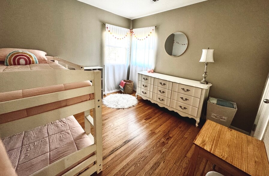 Building Photo - 217 Eastwood Dr