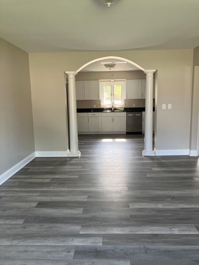 Building Photo - 2406 Triplett Blvd