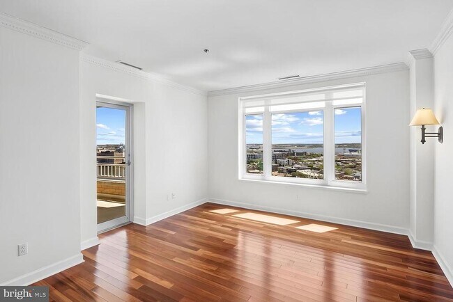 Building Photo - 100 Harborview Dr