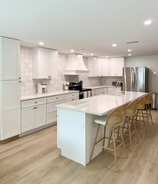 Building Photo - 156 N Boulevard of the Presidents