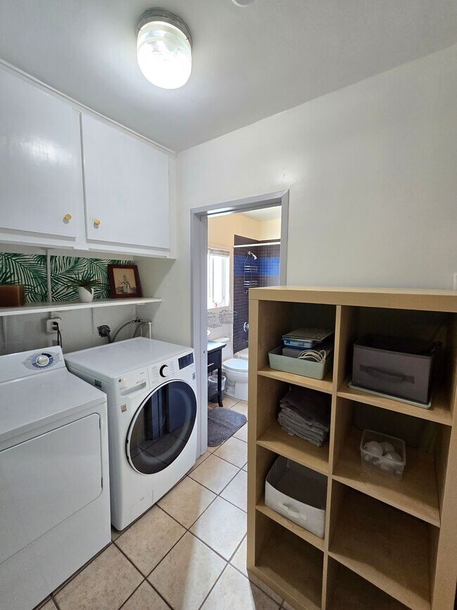 Building Photo - 5710 Vineland Ave