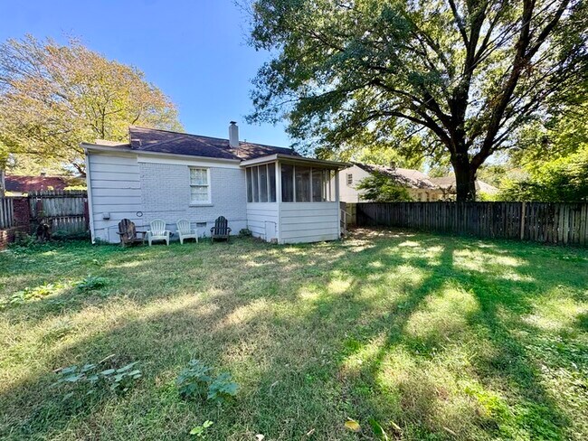 Building Photo - 163 S Fenwick Rd