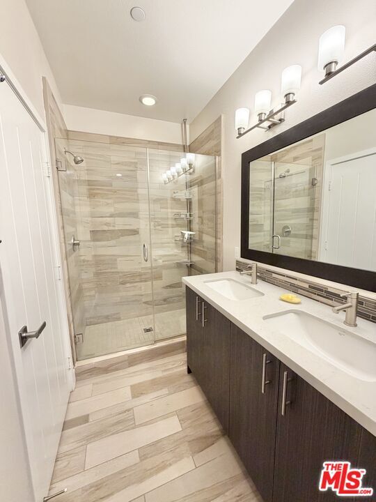 Building Photo - 2753 Waverly Dr