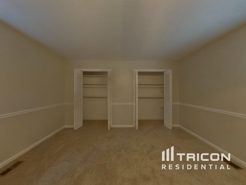 Building Photo - 2087 Meadowbrook Dr SW