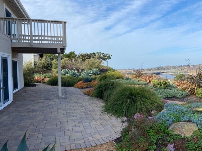 Building Photo - Updated 5 Bed, 3 Bath in Lomas Santa Fe Hi...