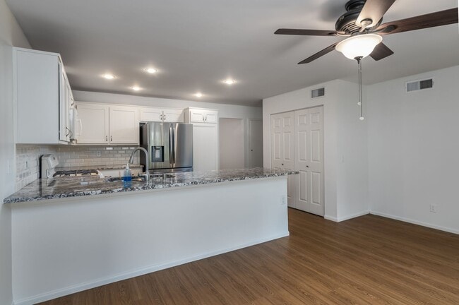 Building Photo - In the heart of Westlake Village this sing...