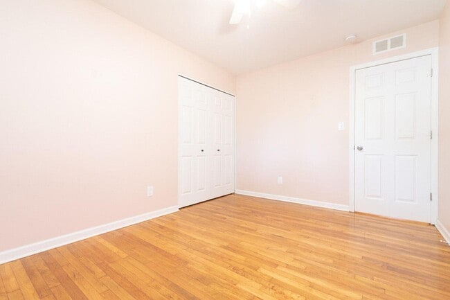 Building Photo - 3672 Middlebury Ln