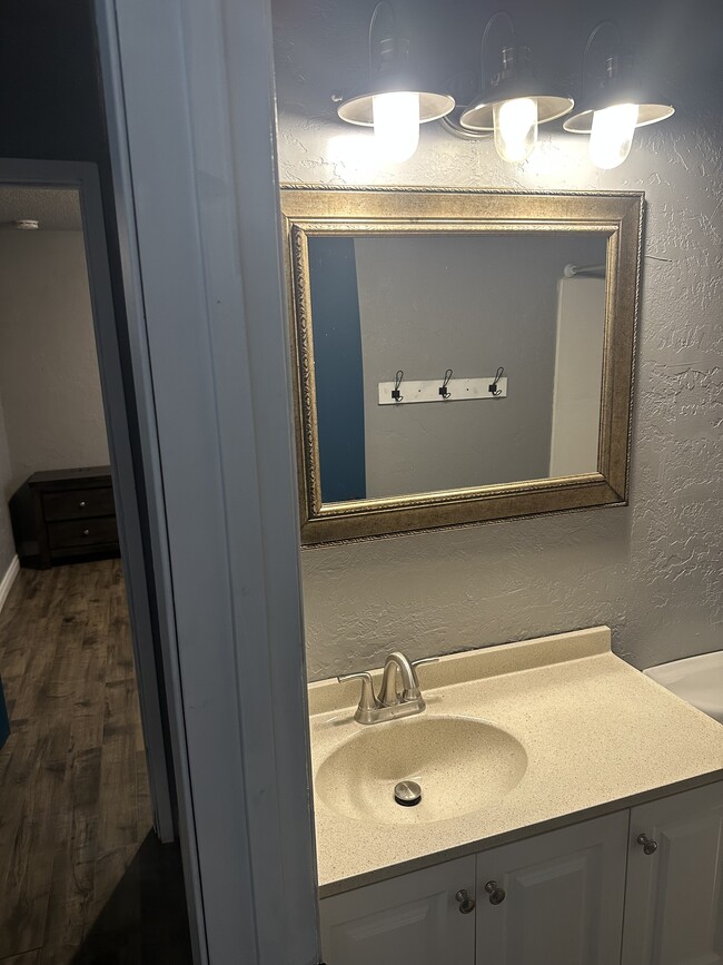 Building Photo - 524 Silcott Ct