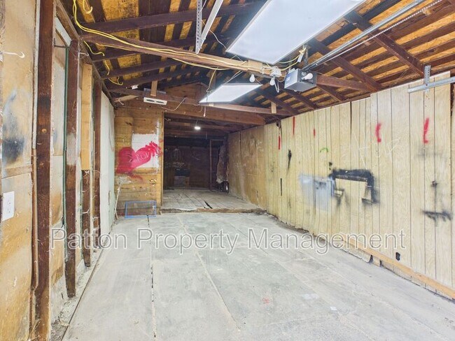 Building Photo - 701 Sunset Terrace