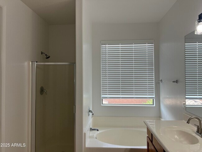 Building Photo - 3915 E Morelos St