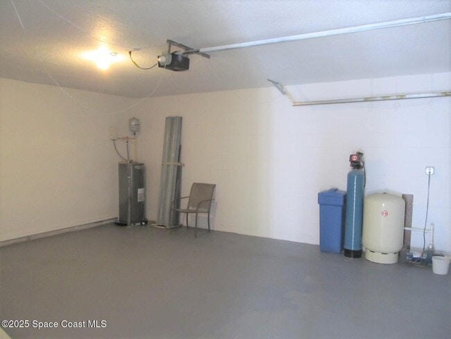 Building Photo - 551 Poplar St SE