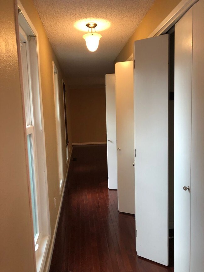 Building Photo - ***PENDING APPLICATION***Great Home on Corner Lot!