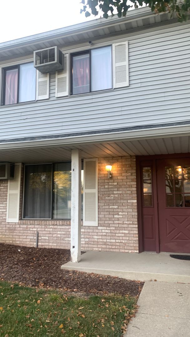 Primary Photo - 2-Bedroom, 1-Bath Apartment – $1,900/month...
