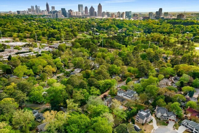 Building Photo - 782 Piedmont Way NE