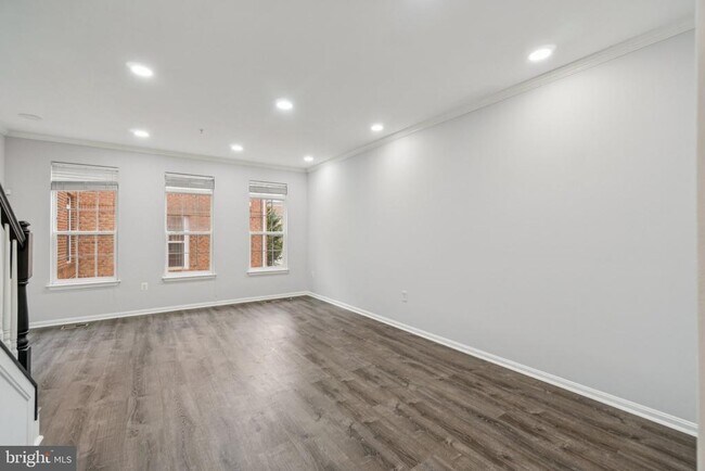 Primary Photo - 5611 Hartfield Ave