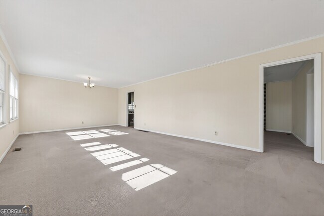 Building Photo - 741 East Ave