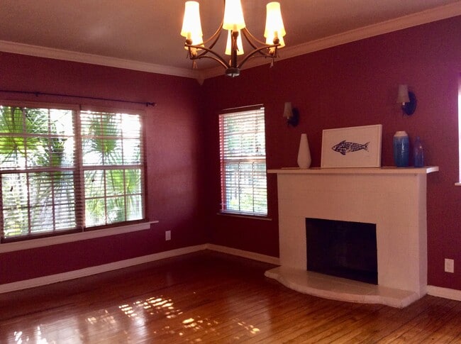 Building Photo - 382 Ellamar Rd