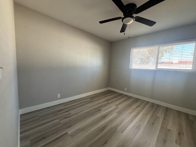 Building Photo - 3BR/2BA Single-Story — Minutes to Strip & Airport