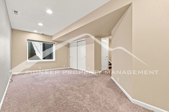 Building Photo - 6583 S Irvington Way