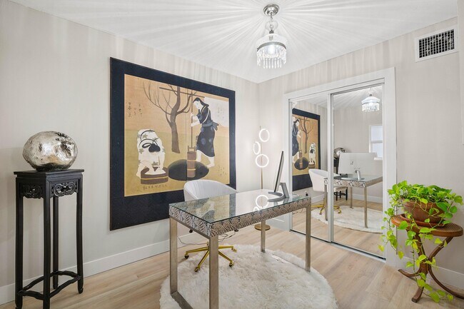 Building Photo - 2805 SW 22nd Ave