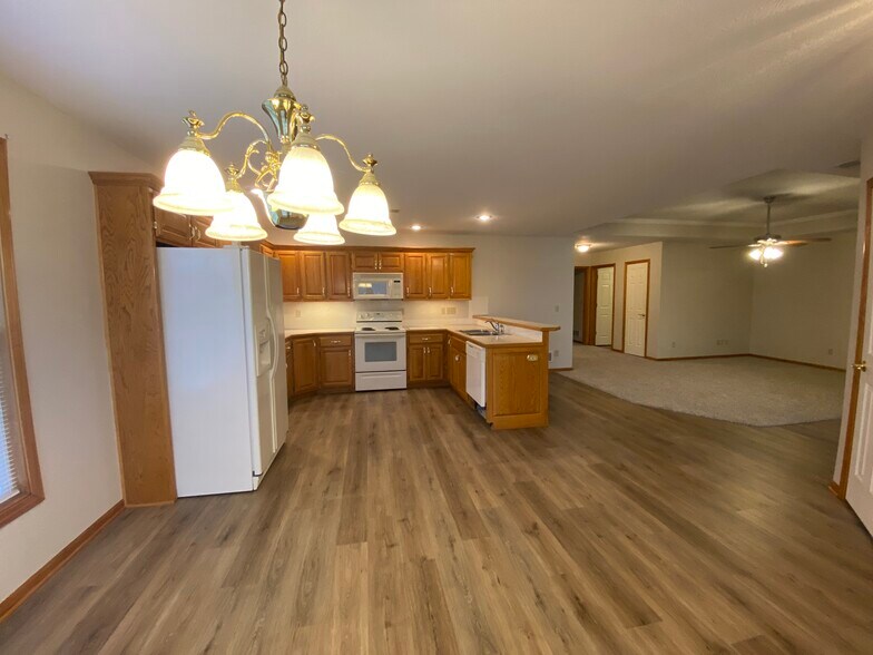 Kitchen - 3906 SW Chartwell Ct