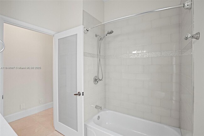 Building Photo - 720 Cypress Pointe Dr W