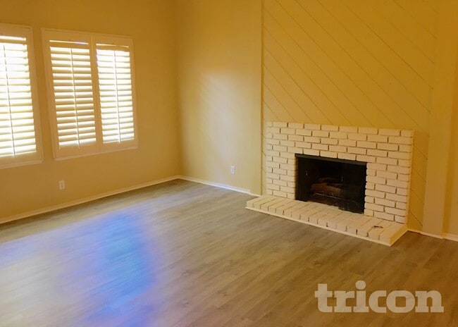 Building Photo - 320 Oliveiro Ct