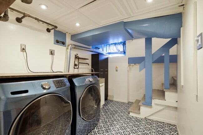 Building Photo - Live in Baker! Historic 2BD Home with Garage, Yard & Simplified Utilities