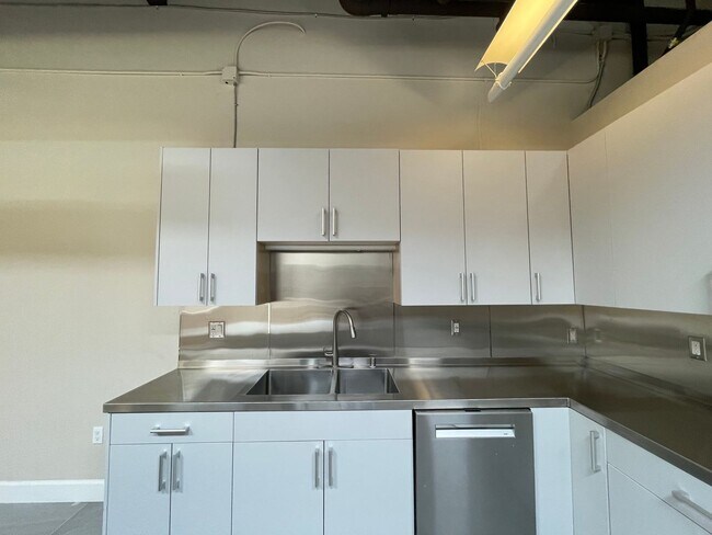 Building Photo - LOS GATOS - DOWNTOWN LOFT RESIDENCE