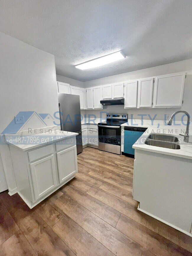 Building Photo - 5802 Trent Walk Dr