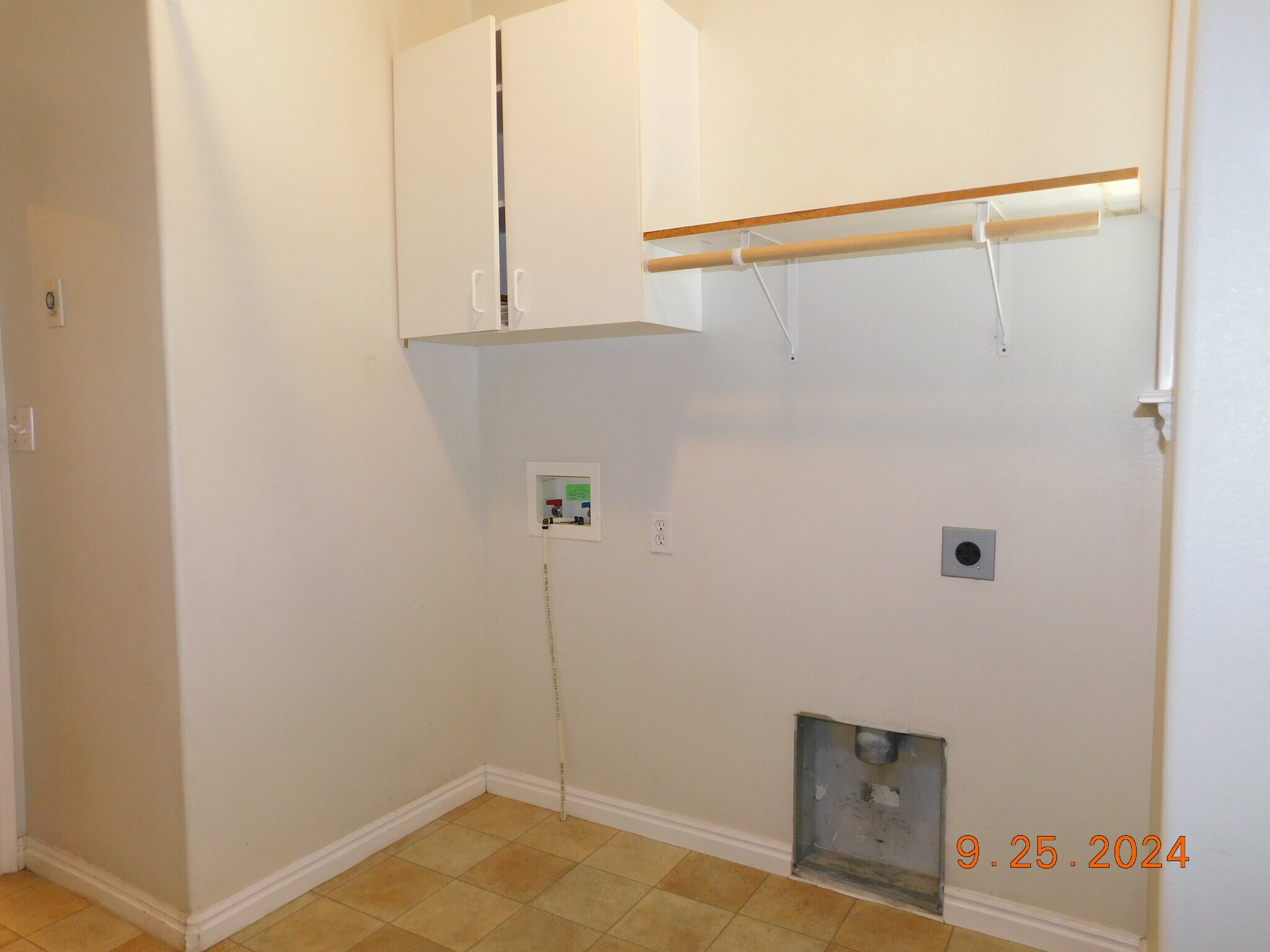 Laundry Room - 5282 N Schumann Ave