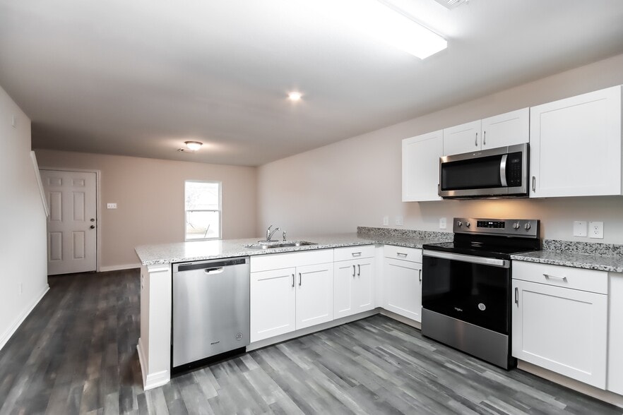 Building Photo - 15580 Briar Forest Dr