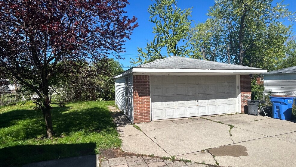 Building Photo - 27247 Pembroke Dr