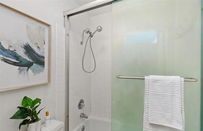 Building Photo - 2526 W MacArthur Blvd