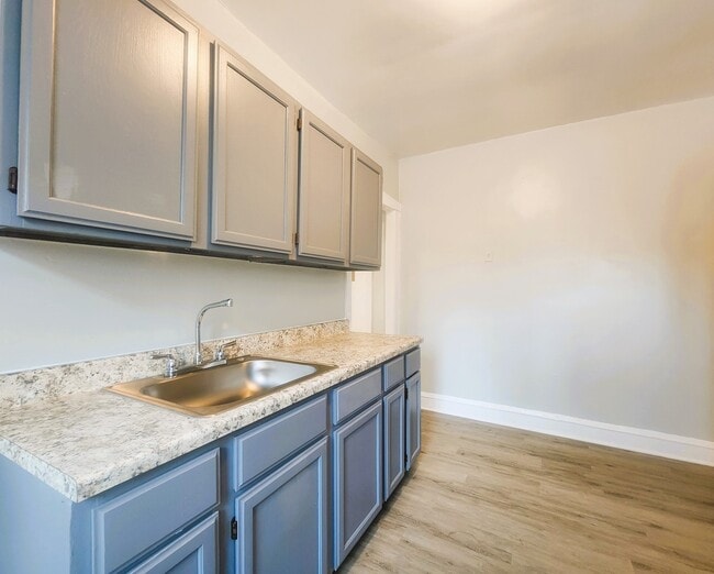 Building Photo - 4829 N Springfield Ave