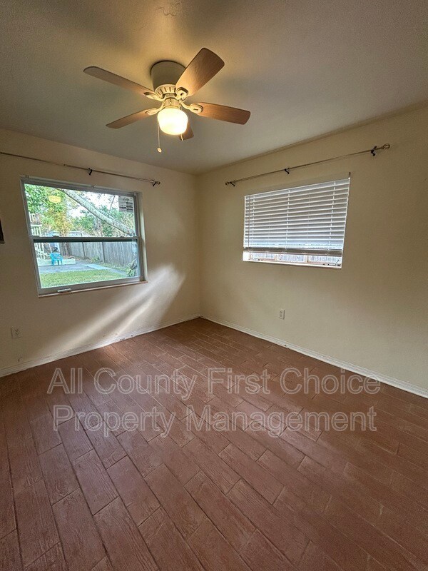 Building Photo - 5115 28th Ave S