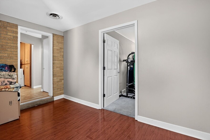 Building Photo - 800 W Joliet St