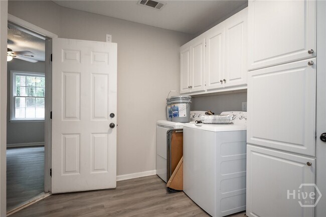 Building Photo - 2400 Rays Church Rd