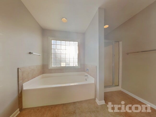 Building Photo - 220 Advance Dr