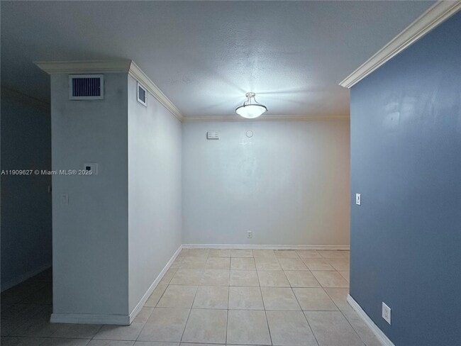 Building Photo - 2424 SE 17th St