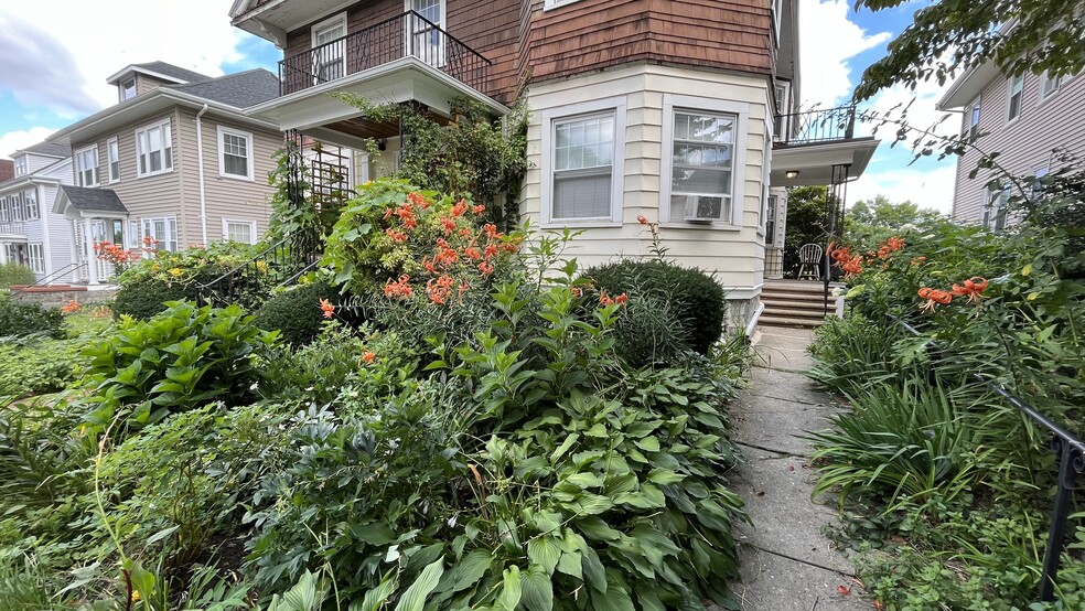 Primary Photo - 26 Mapleton St