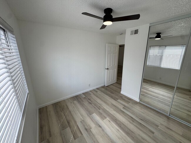 Building Photo - 1523 Woodpine Dr