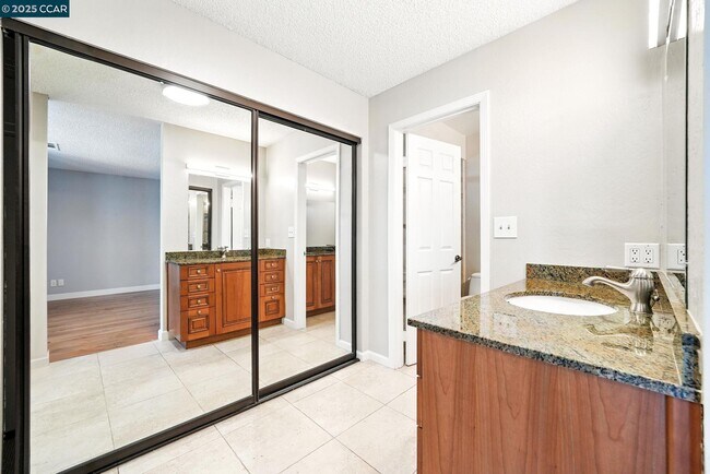 Building Photo - 267 Duperu Dr