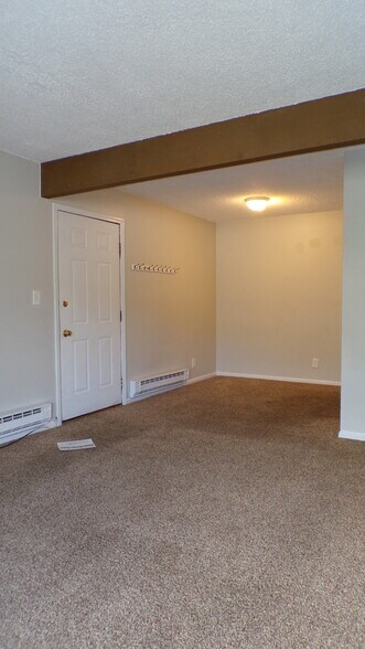 Building Photo - 998 W Beaver Creek Blvd