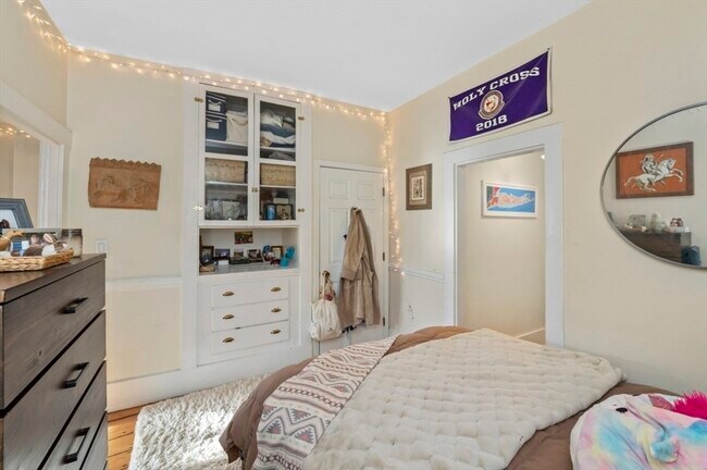 Building Photo - 73 Main St