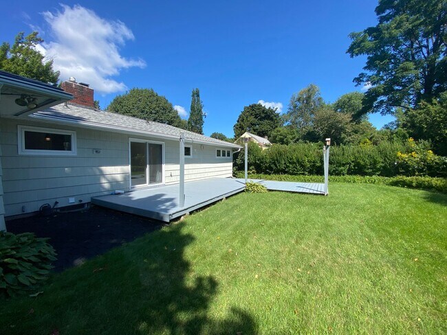 Building Photo - 28 Alder Ln