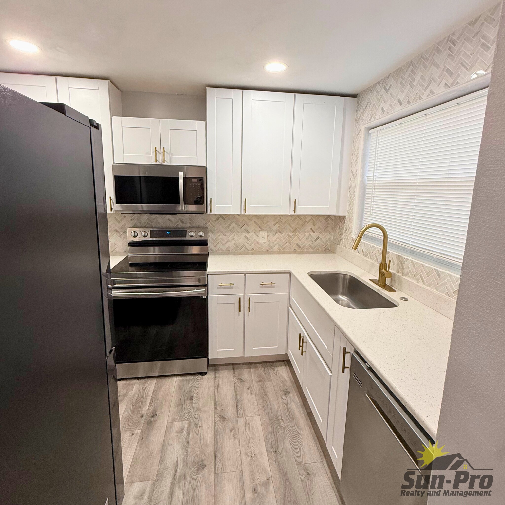 Building Photo - 332 S Seneca Blvd