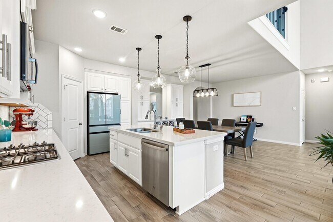 Building Photo - 3427 Willow Cres Ct