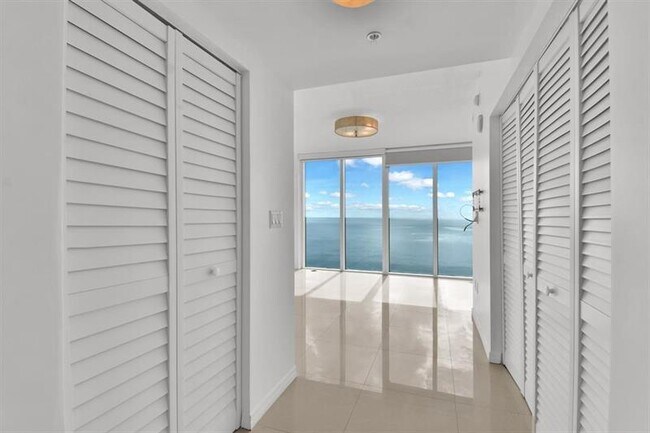 Building Photo - 16699 Collins Ave