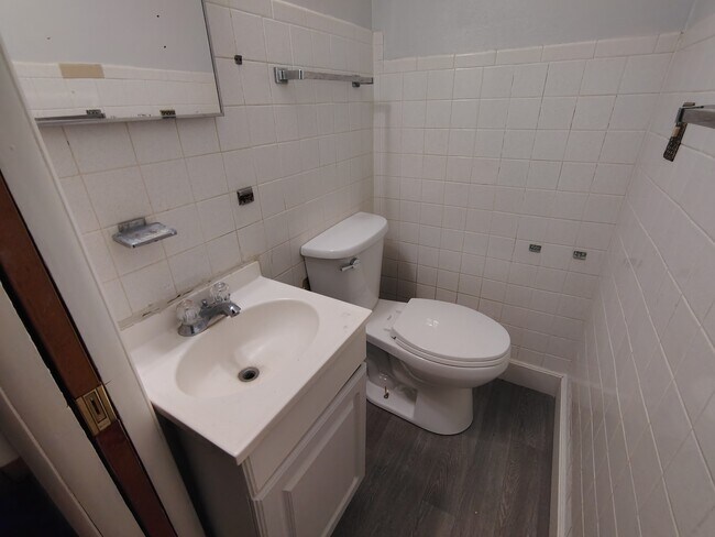 Building Photo - 2710 N Rockton Ave